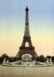 Eiffel_Tower,_full-view_looking_toward_the_Trocadero,_Exposition_Universal,_1900,_Paris,_France